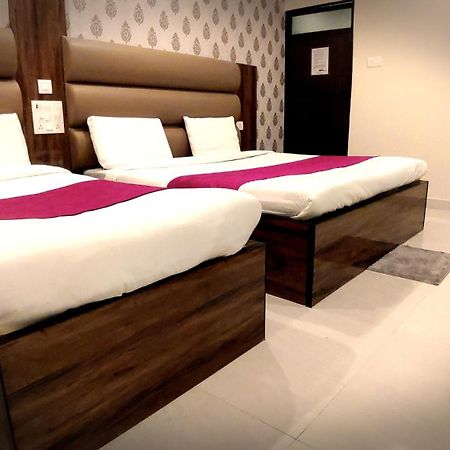 City Hotel Prayagraj Chambre photo