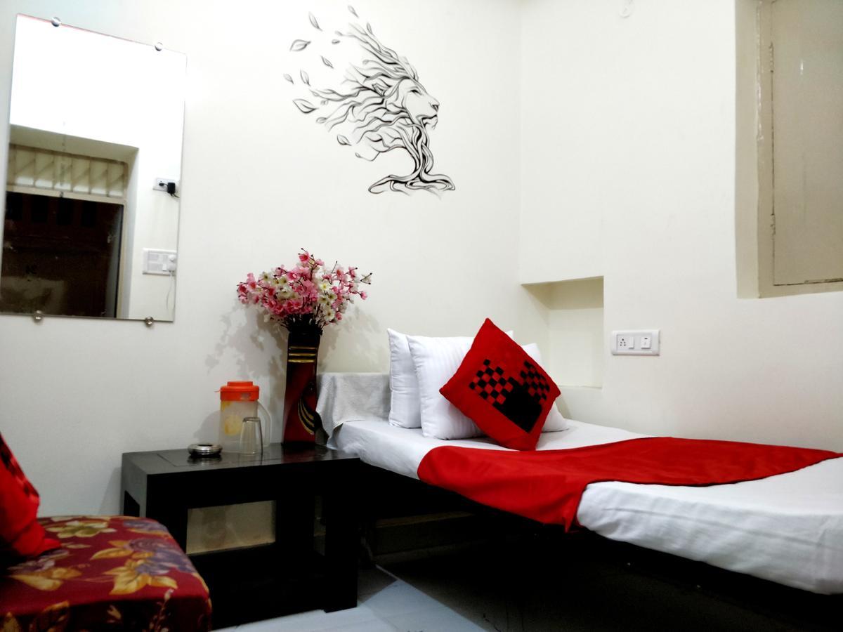 City Hotel Prayagraj Extérieur photo